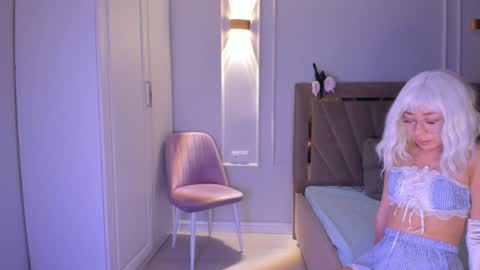 Snapshot of heejeeen chatting on 12-15-24, 12:28 Call me Mia online show from 12-15-24, 12:28