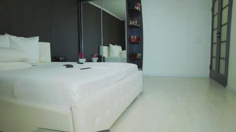 Snapshot of hefner_girl chatting on 12-26-24, 05:04 Helen online show from 12-26-24, 05:04