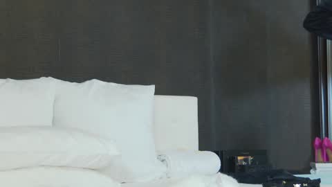 Snapshot of hefner_girl chatting on 01-07-25, 01:38 Helen online show from 01-07-25, 01:38