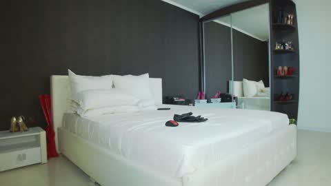 Snapshot of hefner_girl chatting on 01-21-25, 04:10 Helen online show from 01-21-25, 04:10