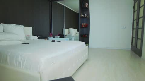 Snapshot of hefner_girl chatting on 01-24-25, 05:21 Helen online show from 01-24-25, 05:21