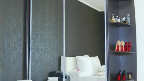 Snapshot of hefner_girl chatting on 02-14-25, 03:33 Helen online show from 02-14-25, 03:33