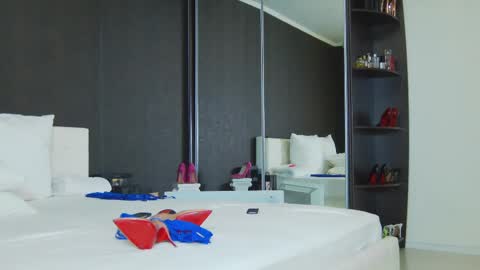 Snapshot of hefner_girl chatting on 02-21-25, 04:29 Helen online show from 02-21-25, 04:29