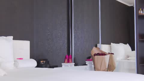 Snapshot of hefner_girl chatting on 03-11-25, 02:32 Helen online show from 03-11-25, 02:32