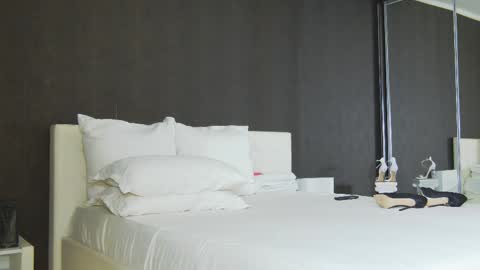 Snapshot of hefner_girl chatting on 09-09-25, 04:28 Helen online show from 09-09-25, 04:28