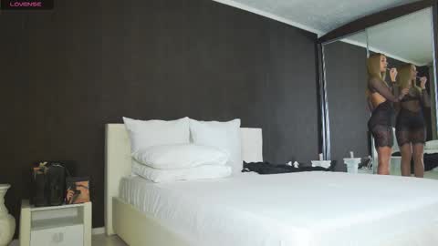 Snapshot of hefner_girl chatting on 10-04-25, 01:47 Helen online show from 10-04-25, 01:47