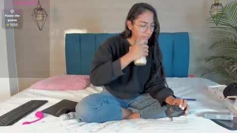 heidi_feuer online show from 10-28-25, 12:52