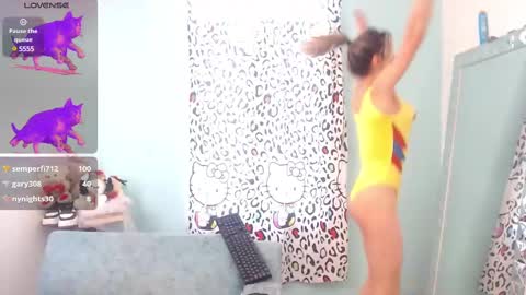 Snapshot of heidy_sweetts chatting on 02-26-25, 03:30 HEIDY online show from 02-26-25, 03:30