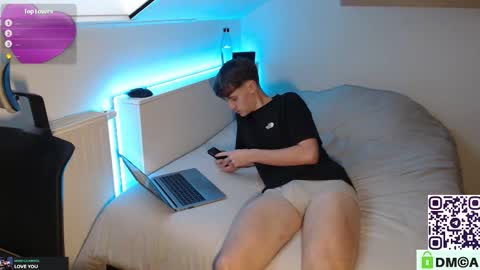 Snapshot of hel0n chatting on 01-14-26, 03:50 Check link in my bio online show from 01-14-26, 03:50