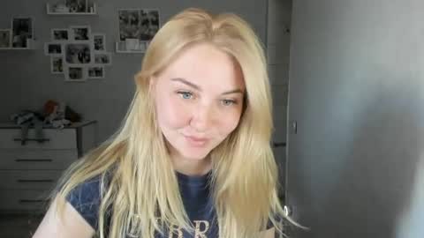 Snapshot of helen_angel_girl chatting on 06-21-26, 03:14 Helen sven online show from 06-21-26, 03:14