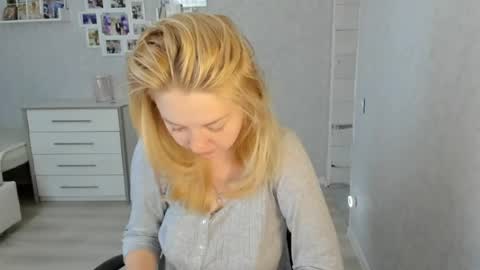 Snapshot of helen_angel_girl chatting on 07-17-26, 05:14 Helen sven online show from 07-17-26, 05:14