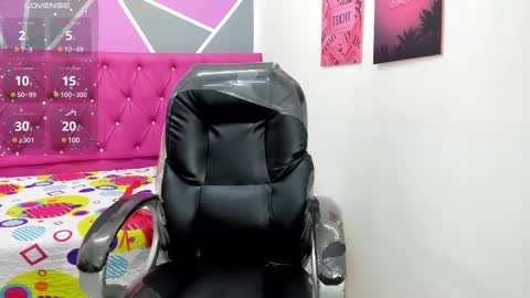 Snapshot of helen_russoo chatting on 02-20-25, 08:58 Helen online show from 02-20-25, 08:58