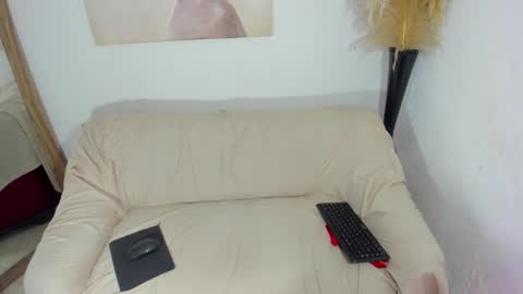 Snapshot of helena_copper chatting on 10-20-25, 08:20 HELENA COPPER online show from 10-20-25, 08:20