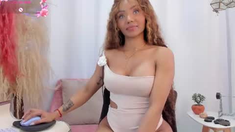 Snapshot of helena_fits chatting on 06-29-26, 06:41 Helena Fits online show from 06-29-26, 06:41