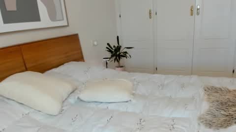 helena_hills online show from 11-08-25, 05:23