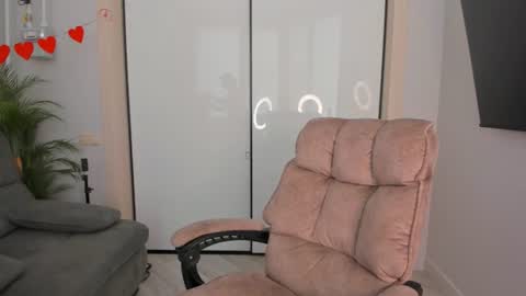 Snapshot of helena_lorente chatting on 06-20-26, 02:42 Helen online show from 06-20-26, 02:42