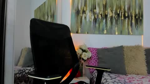 Helena Santos  online show from 10-23-25, 12:04