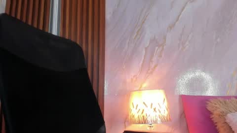 Helena Santos  online show from 04-18-26, 11:58