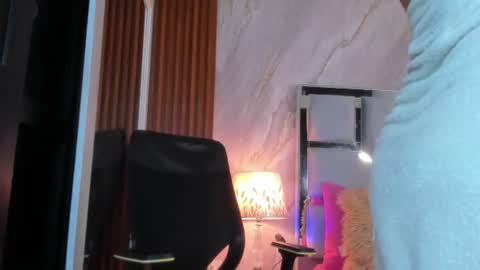 Snapshot of helena_santos01 chatting on 06-20-26, 12:41 Helena Santos online show from 06-20-26, 12:41