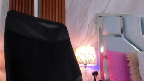 Snapshot of helena_santos01 chatting on 06-28-26, 10:43 Helena Santos online show from 06-28-26, 10:43