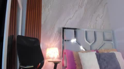 Snapshot of helena_santos01 chatting on 07-24-26, 11:08 Helena Santos online show from 07-24-26, 11:08