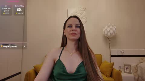 Snapshot of helenbenit chatting on 05-24-26, 03:22 Helen online show from 05-24-26, 03:22