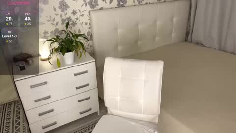 Snapshot of helenbonham chatting on 11-14-25, 07:34 Helena Bonham online show from 11-14-25, 07:34