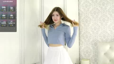 Sarah  here Help to make 100 thumbs up  online show from 02-27-25, 05:15