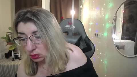 Snapshot of helenenigma chatting on 01-25-25, 02:15 helenenigma online show from 01-25-25, 02:15