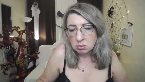 Snapshot of helenenigma chatting on 10-11-25, 06:28 helenenigma online show from 10-11-25, 06:28