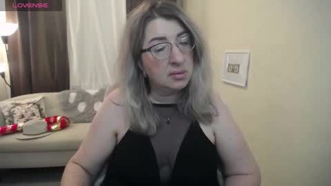 Snapshot of helenenigma chatting on 12-13-25, 07:53 helenenigma online show from 12-13-25, 07:53