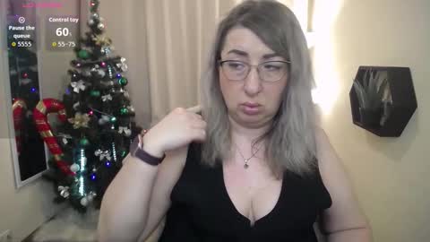 Snapshot of helenenigma chatting on 12-17-25, 07:53 helenenigma online show from 12-17-25, 07:53