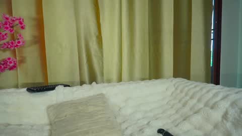 Helenn online show from 05-19-26, 02:18