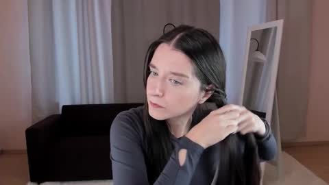 Helen online show from 10-05-25, 02:21