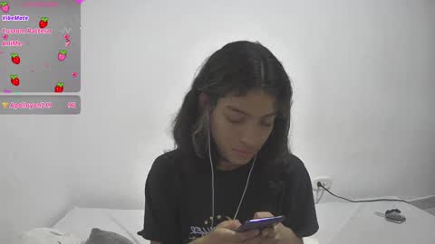 Snapshot of helia_n_amy chatting on 01-14-25, 06:02 Helia Transfem and Amy online show from 01-14-25, 06:02