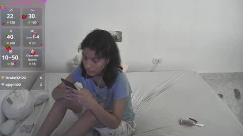 Snapshot of helia_n_amy chatting on 01-16-25, 06:27 Helia Transfem and Amy online show from 01-16-25, 06:27