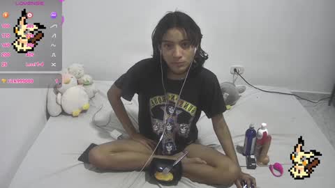 Snapshot of helia_n_amy chatting on 01-24-25, 05:42 Helia Transfem and Amy online show from 01-24-25, 05:42