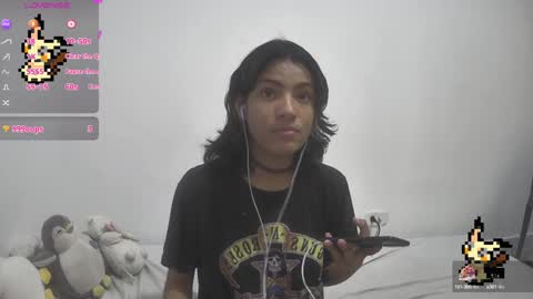 Snapshot of helia_n_amy chatting on 01-24-25, 06:35 Helia Transfem and Amy online show from 01-24-25, 06:35