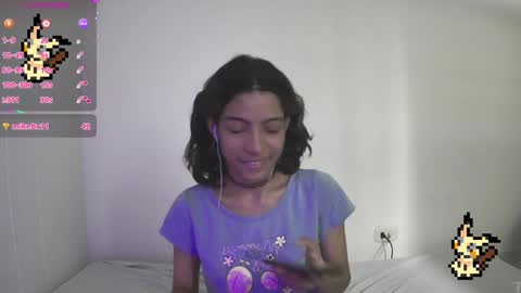 Snapshot of helia_n_amy chatting on 01-28-25, 08:15 Helia Transfem and Amy online show from 01-28-25, 08:15