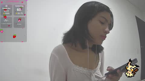 Snapshot of helia_n_amy chatting on 02-07-25, 03:30 Helia Transfem and Amy online show from 02-07-25, 03:30