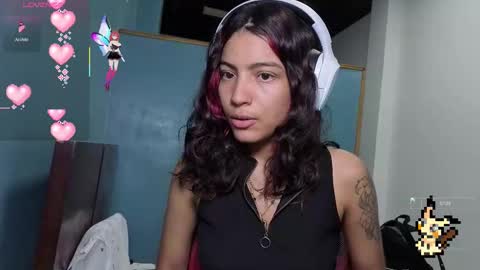 Snapshot of helia_n_amy chatting on 10-15-25, 06:19 Helia Transfem and Amy online show from 10-15-25, 06:19