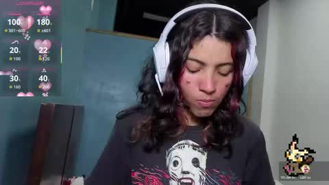 Snapshot of helia_n_amy chatting on 10-17-25, 09:39 Helia Transfem and Amy online show from 10-17-25, 09:39