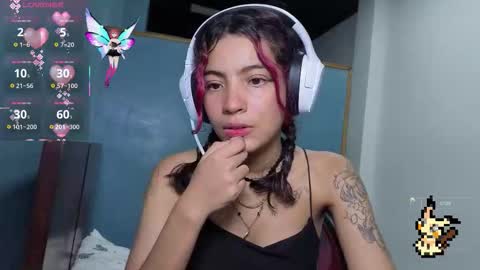 Snapshot of helia_n_amy chatting on 10-20-25, 04:13 Helia Transfem and Amy online show from 10-20-25, 04:13