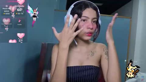 Snapshot of helia_n_amy chatting on 11-10-25, 09:47 Helia Transfem and Amy online show from 11-10-25, 09:47