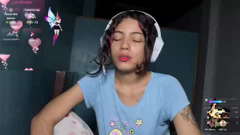 Snapshot of helia_n_amy chatting on 11-11-25, 09:53 Helia Transfem and Amy online show from 11-11-25, 09:53