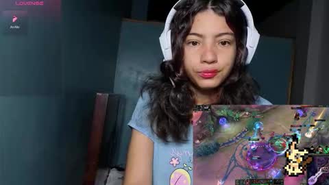 Snapshot of helia_n_amy chatting on 11-17-25, 11:49 Helia Transfem and Amy online show from 11-17-25, 11:49