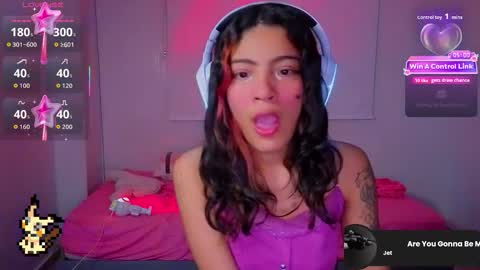 Snapshot of helia_n_amy chatting on 12-16-25, 08:08 Helia Transfem and Amy online show from 12-16-25, 08:08