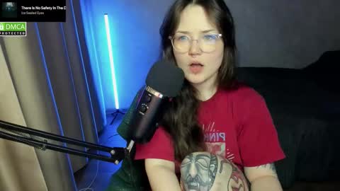 Red online show from 09-22-25, 06:32