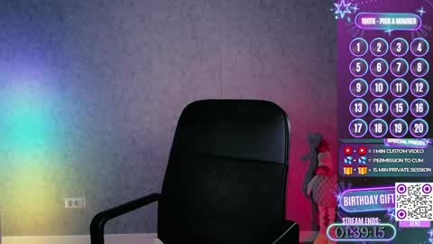 Snapshot of hell_on_heels_ chatting on 05-19-26, 08:15 - show loyalty and subscribe - online show from 05-19-26, 08:15