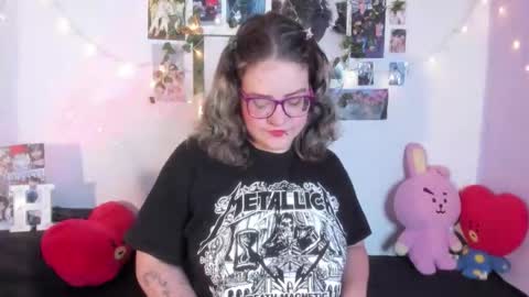 Snapshot of hellen21rose chatting on 12-14-25, 05:13 hellen online show from 12-14-25, 05:13